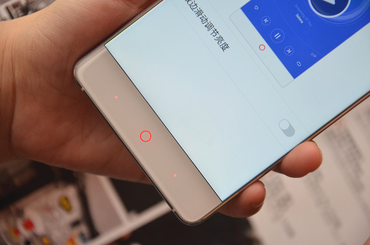 搭载骁龙820，4G+64G，跑分13万！努比亚Z11体验