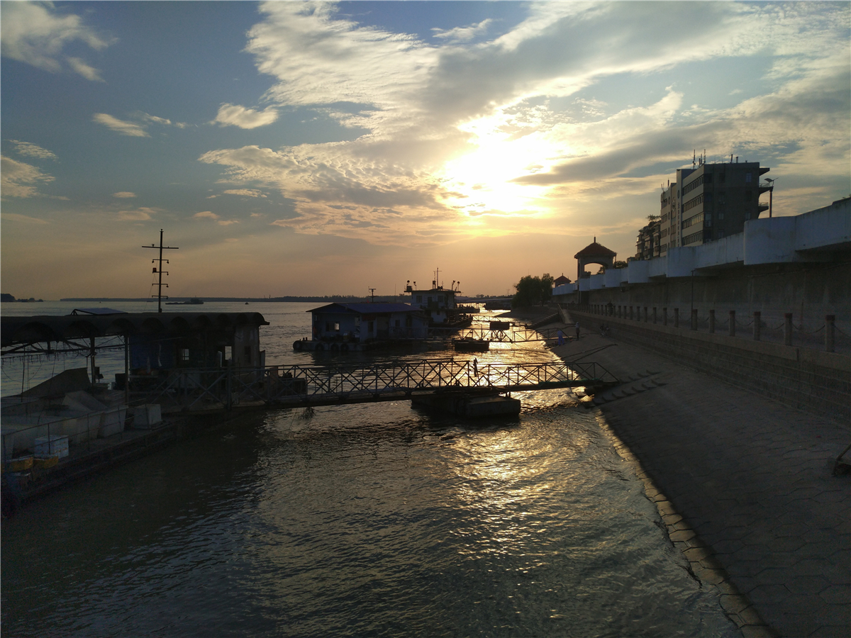 搭载骁龙820，4G+64G，跑分13万！努比亚Z11体验