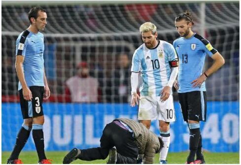 梅西在阿根廷戴的是队长袖标吗,梅西戴上队标