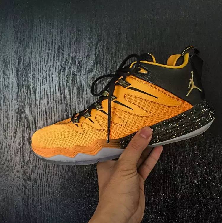 上脚好看的小白鞋推荐,新手200以下的篮球鞋推荐