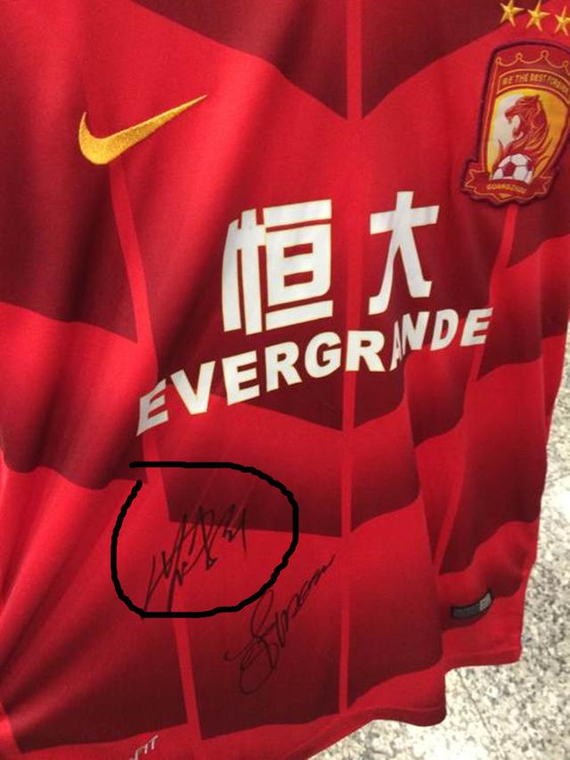 国足集训签名,国足签名足球