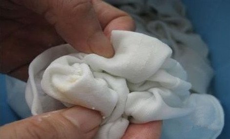 去除汗渍黄斑的方法,用什么方法能去除衣服残留的汗渍