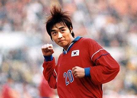 2002年十强赛李玮锋头球,04年东亚四强赛李玮锋