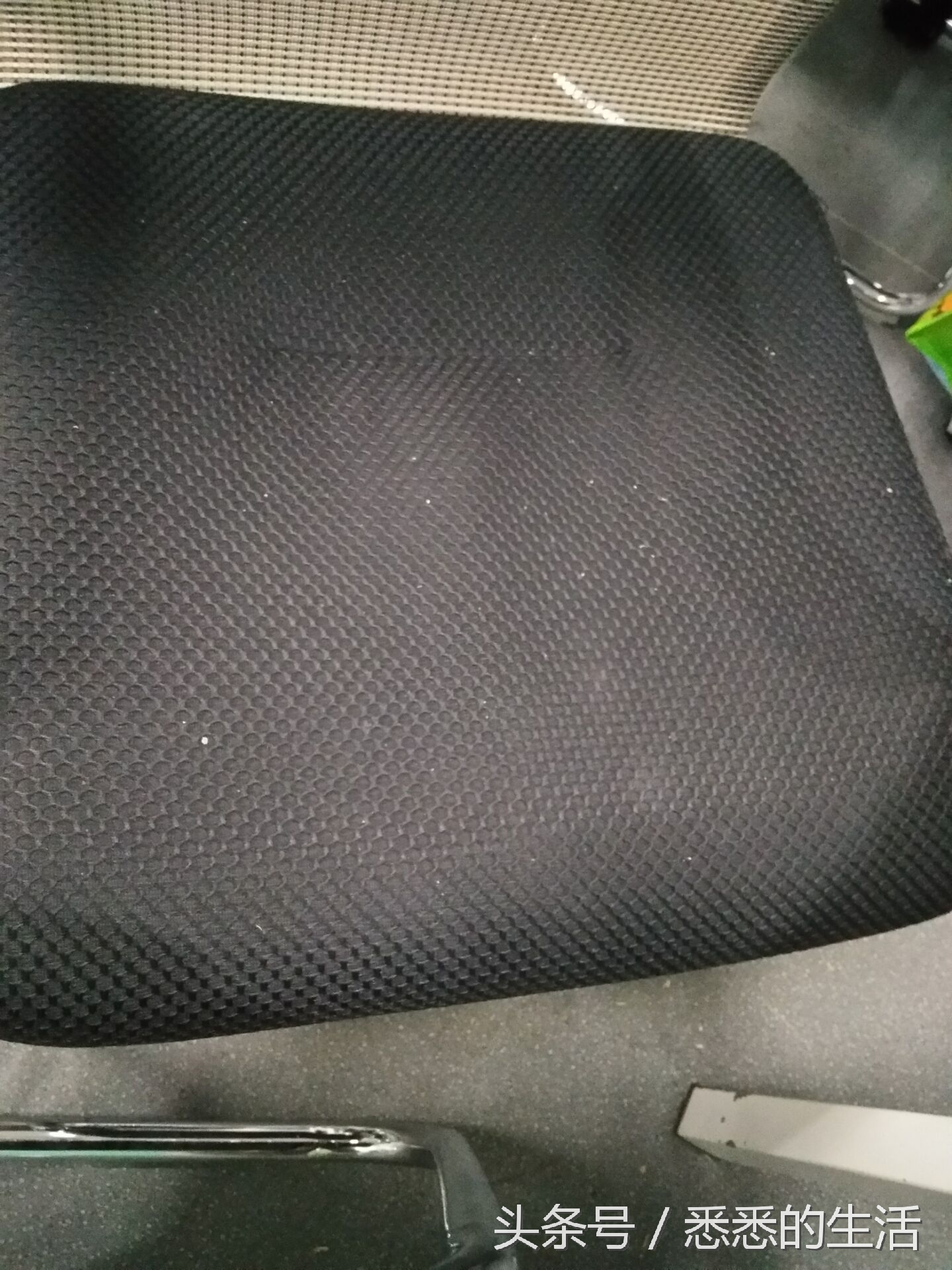 女孩身体长出鱼鳞,女孩醒来后发现自己长出鱼尾