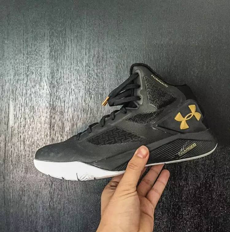 上脚好看的小白鞋推荐,新手200以下的篮球鞋推荐