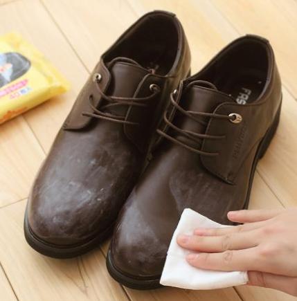 新买的皮鞋凹下去怎么办,皮鞋穿了一天就有折痕怎么办