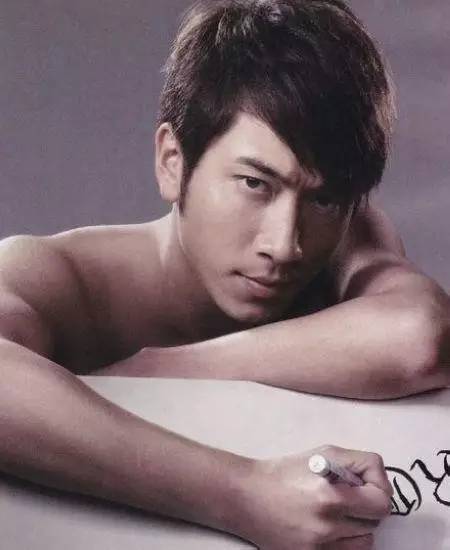 凭借《美人心计》他一举扭转地位，而同门的其他四人竟个个......