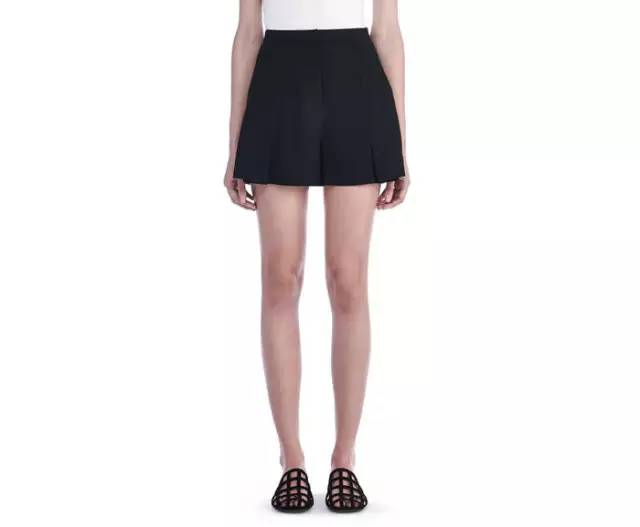 不穿高跟鞋走路有气质,不穿高跟鞋有气质吗