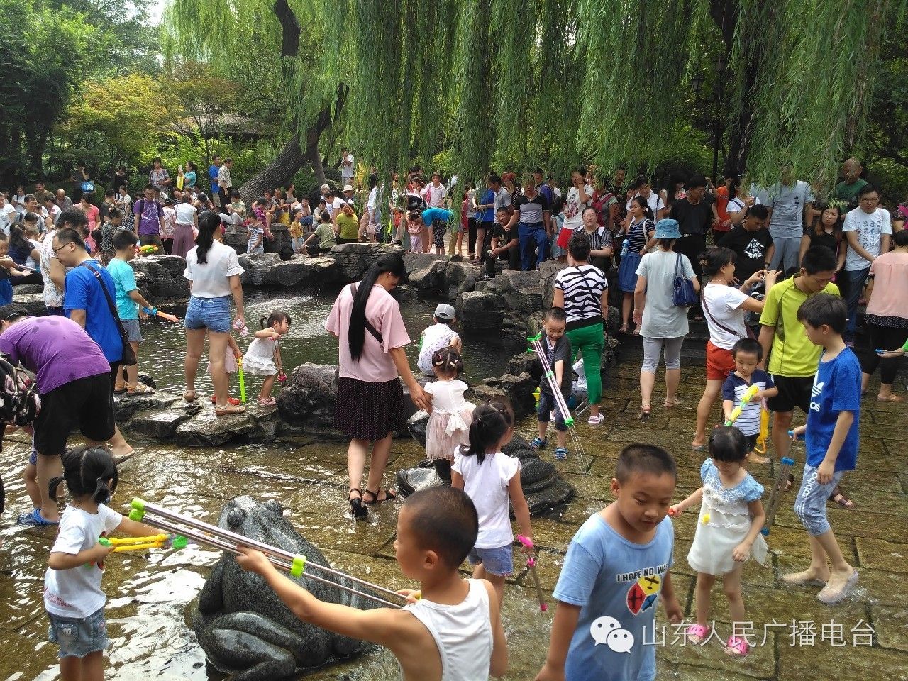 五龙潭泼水节，全家一起嗨翻天