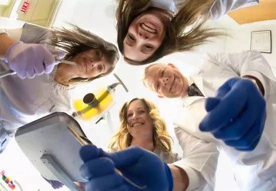 在美国脱臼,脱臼在国外是如何治疗的