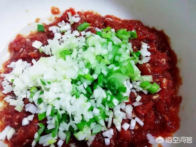 牛肉馅包子的调制方法视频,牛肉馅包子的做法怎么调馅好吃