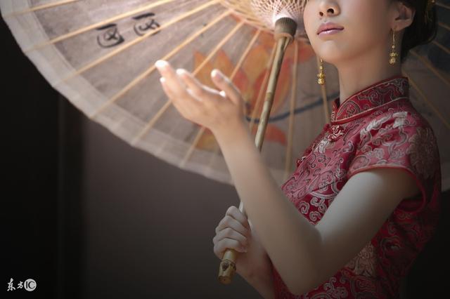 小说：牢友口述：老母亲久病瘫痪在床疯疯癫癫的儿子点了一把火