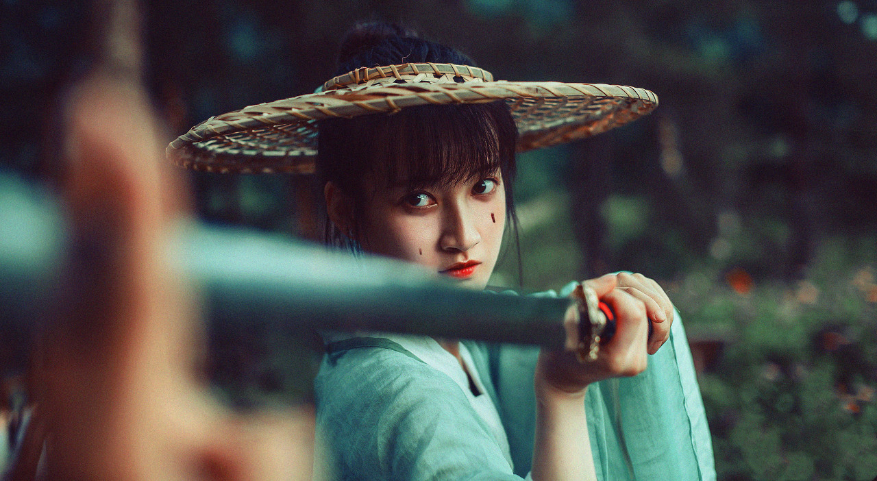 小说：帝国在风雨中飘摇，乱世呼唤着英雄的诞生，而魔鬼在人间