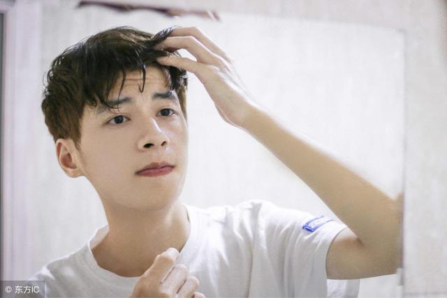 小说：慕少跟着她想教训她，哪料她直接弄坏名牌表，让店员找他赔