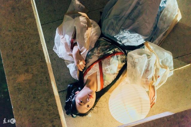 小说：郡主抓住我的错处就要鞭打，我以为君上会救我，可他没出现