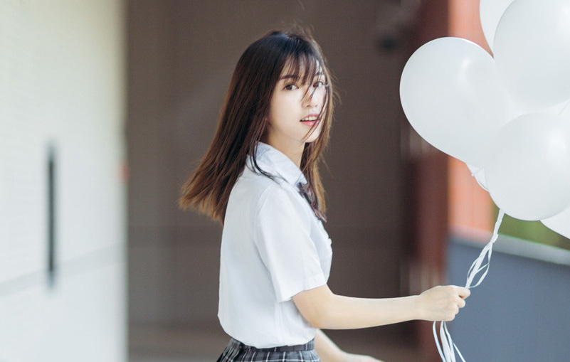 小说：她是被憋醒的，刚从床上爬起来，就急匆匆跑向了厕所