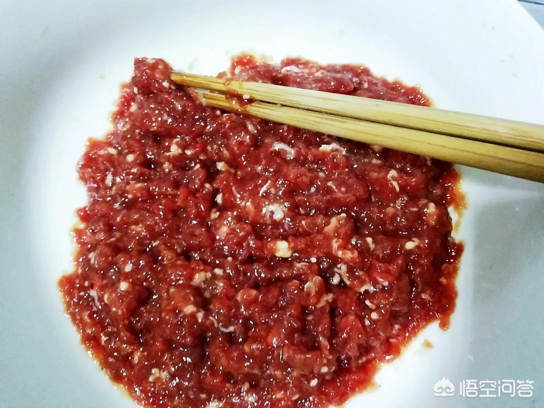 牛肉馅包子的调制方法视频,牛肉馅包子的做法怎么调馅好吃