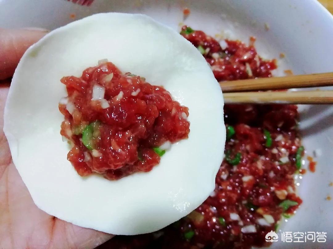 牛肉馅包子的调制方法视频,牛肉馅包子的做法怎么调馅好吃