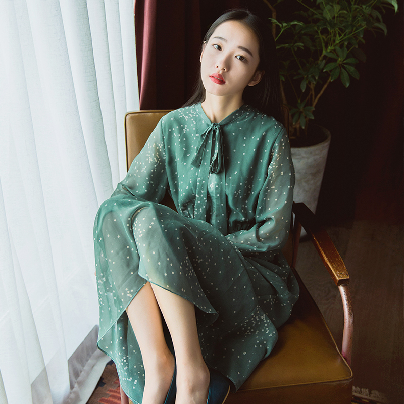 天凉好个秋，穿着裙子继续美下去