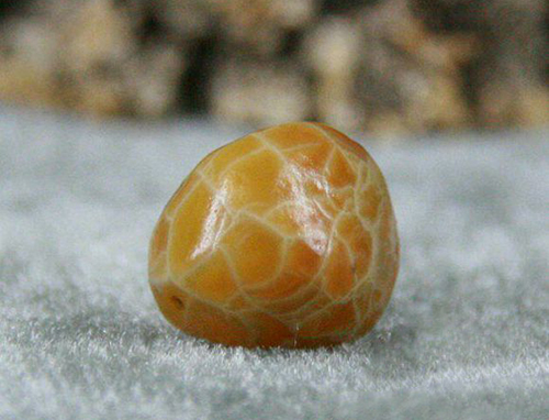 网上的8mm的红玛瑙多少钱一颗,5mm红玛瑙多少钱一粒