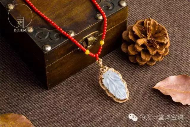 为什么刚买的玉石变色,新买的玉变黄是什么原因