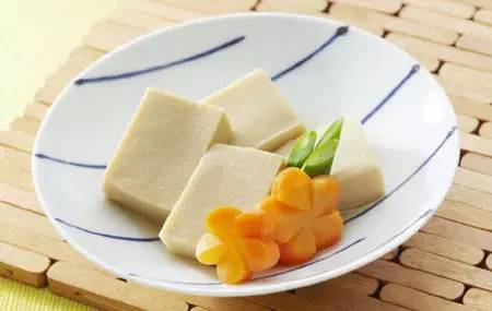 衣服腋下发黄怎么回事,衣服腋下发黄怎么洗