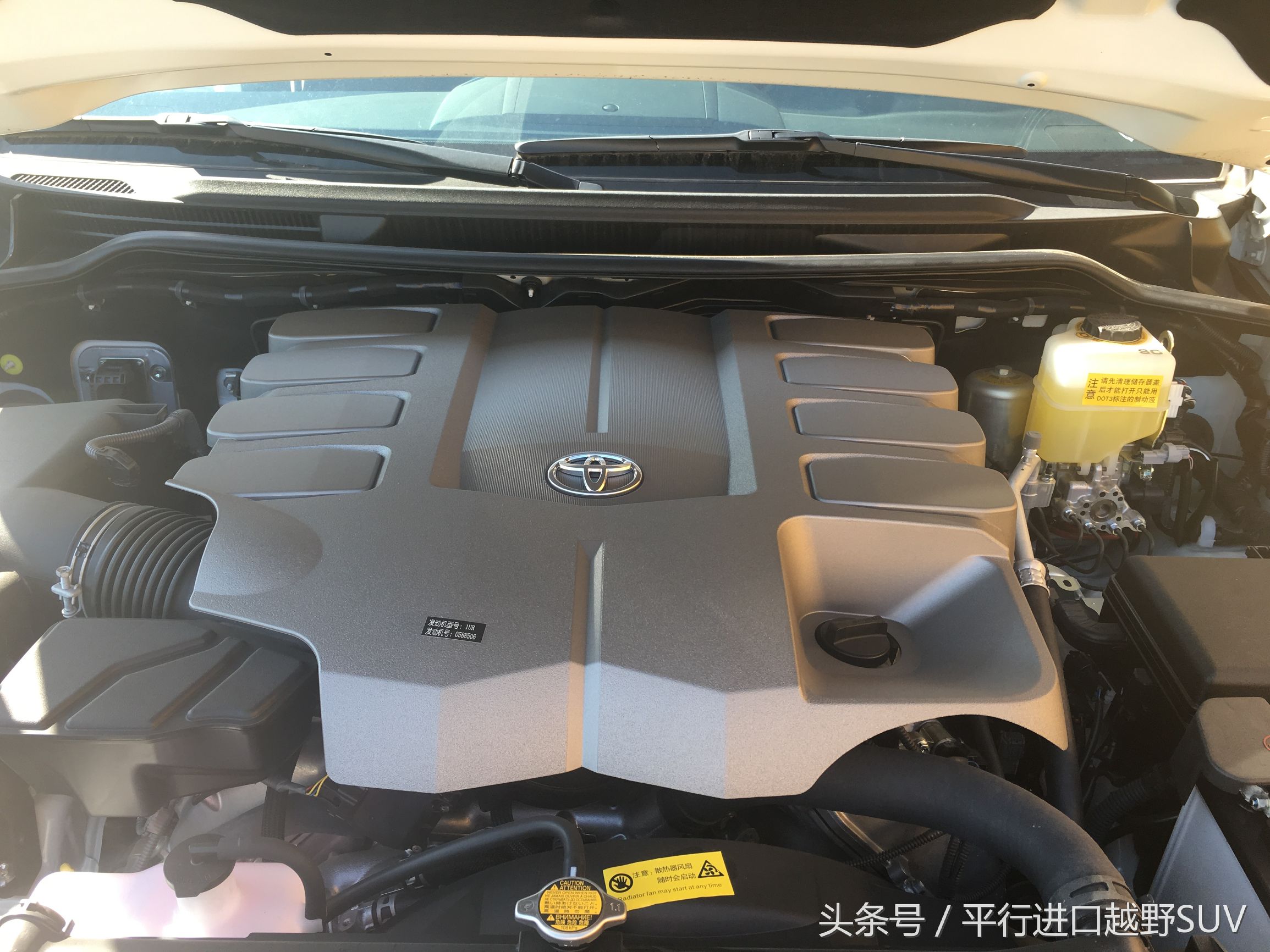 兰德酷路泽和路虎卫士110哪个好,兰德酷路泽2024款越野测试