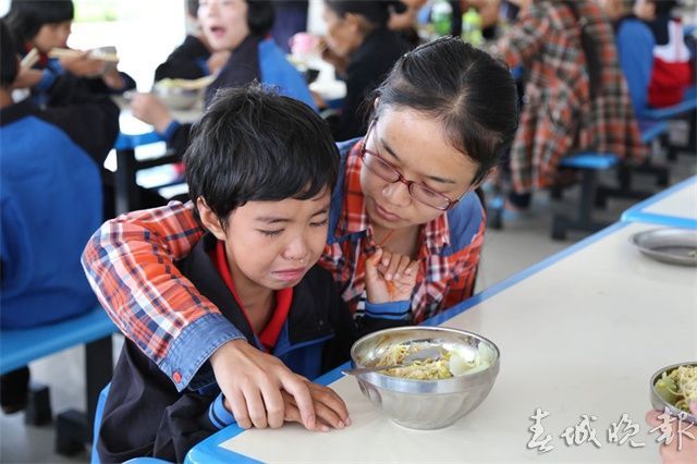 他们把特别的爱给了特别的孩子
