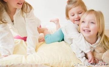 小孩眼睛又眨又挤是咋回事,孩子老是眨眼睛挤眼睛嘴巴也动