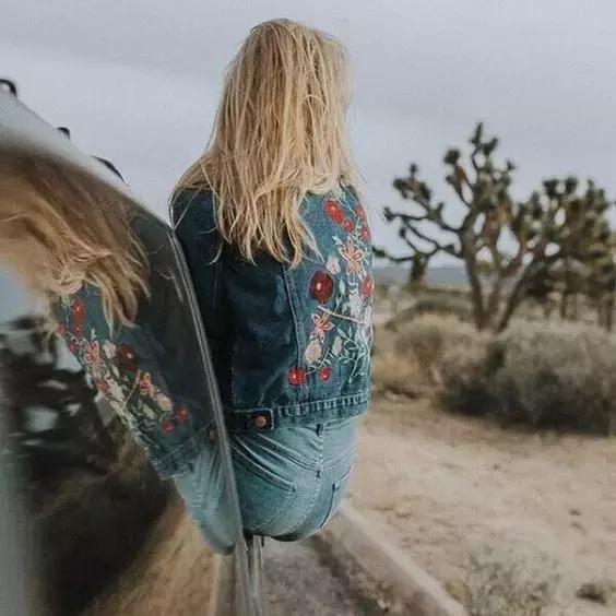 李宇春、蕾哈娜、宋茜她们都在穿这样的牛仔装！