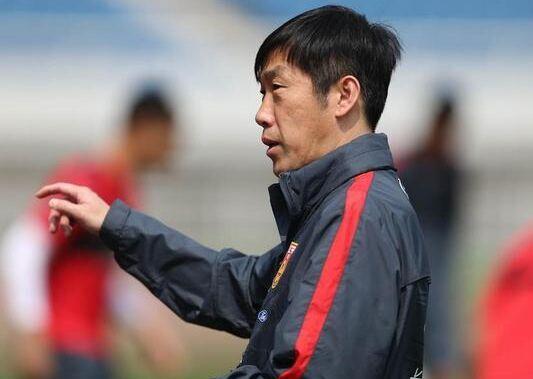 高洪波10次传球9次失误,董路说高洪波532阵型