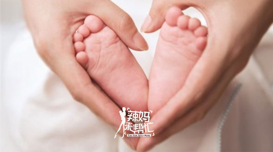 宝宝的脚长小水泡怎么回事,宝宝脚上面有水泡