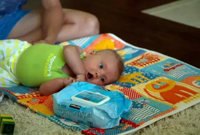 婴儿湿巾含有什么成分是有害的,婴幼儿湿巾是必备吗