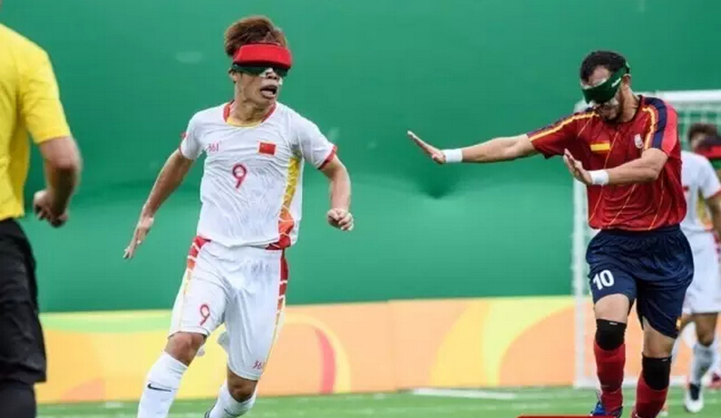 残奥会有盲人游泳项目,残奥会视力障碍赛跑