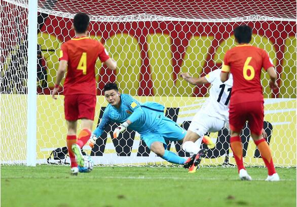 高洪波10次传球9次失误,董路说高洪波532阵型