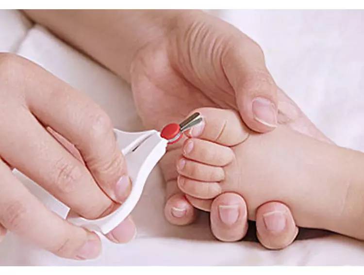 宝宝的脚长小水泡怎么回事,宝宝脚上面有水泡