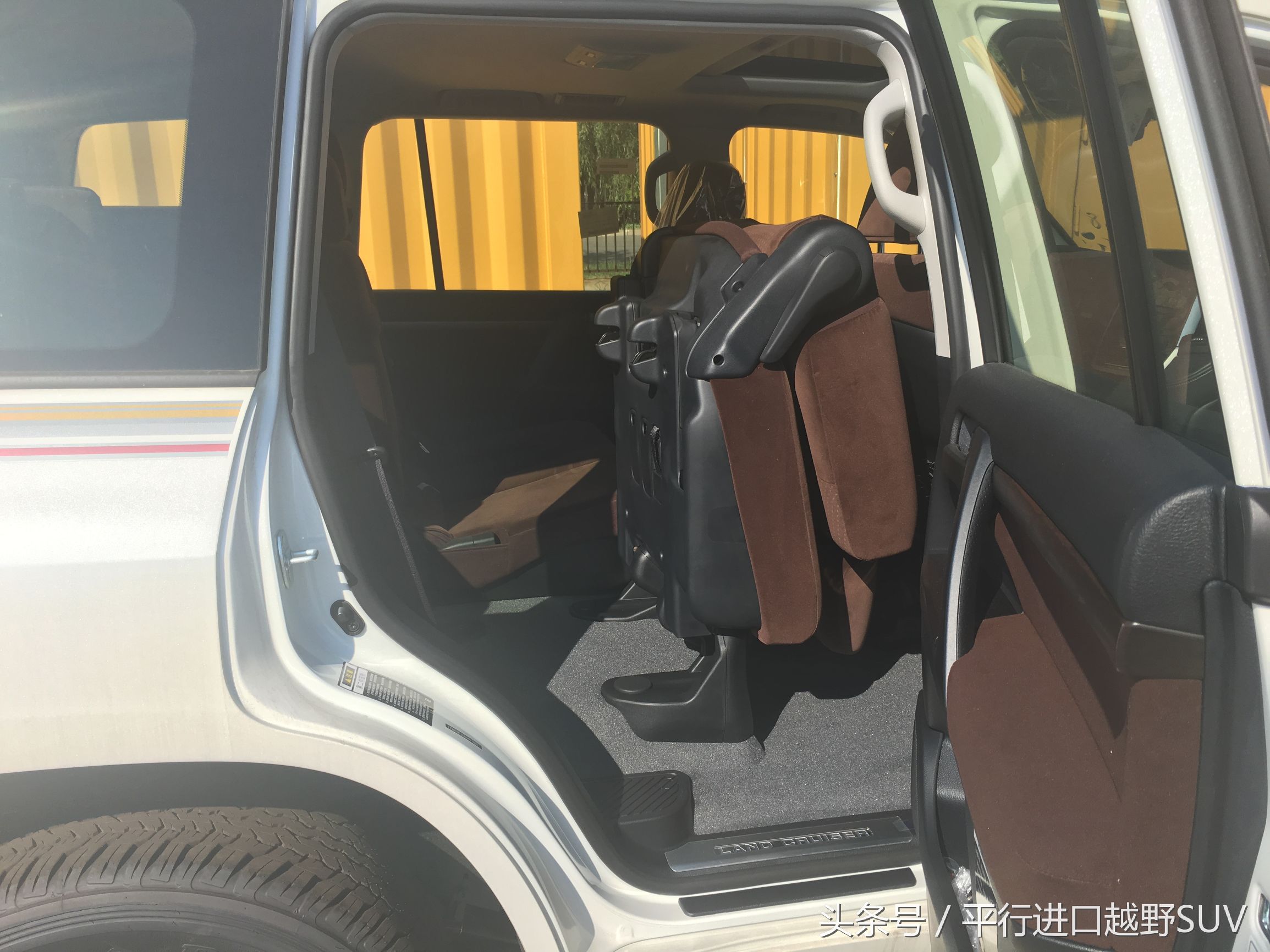 兰德酷路泽和路虎卫士110哪个好,兰德酷路泽2024款越野测试