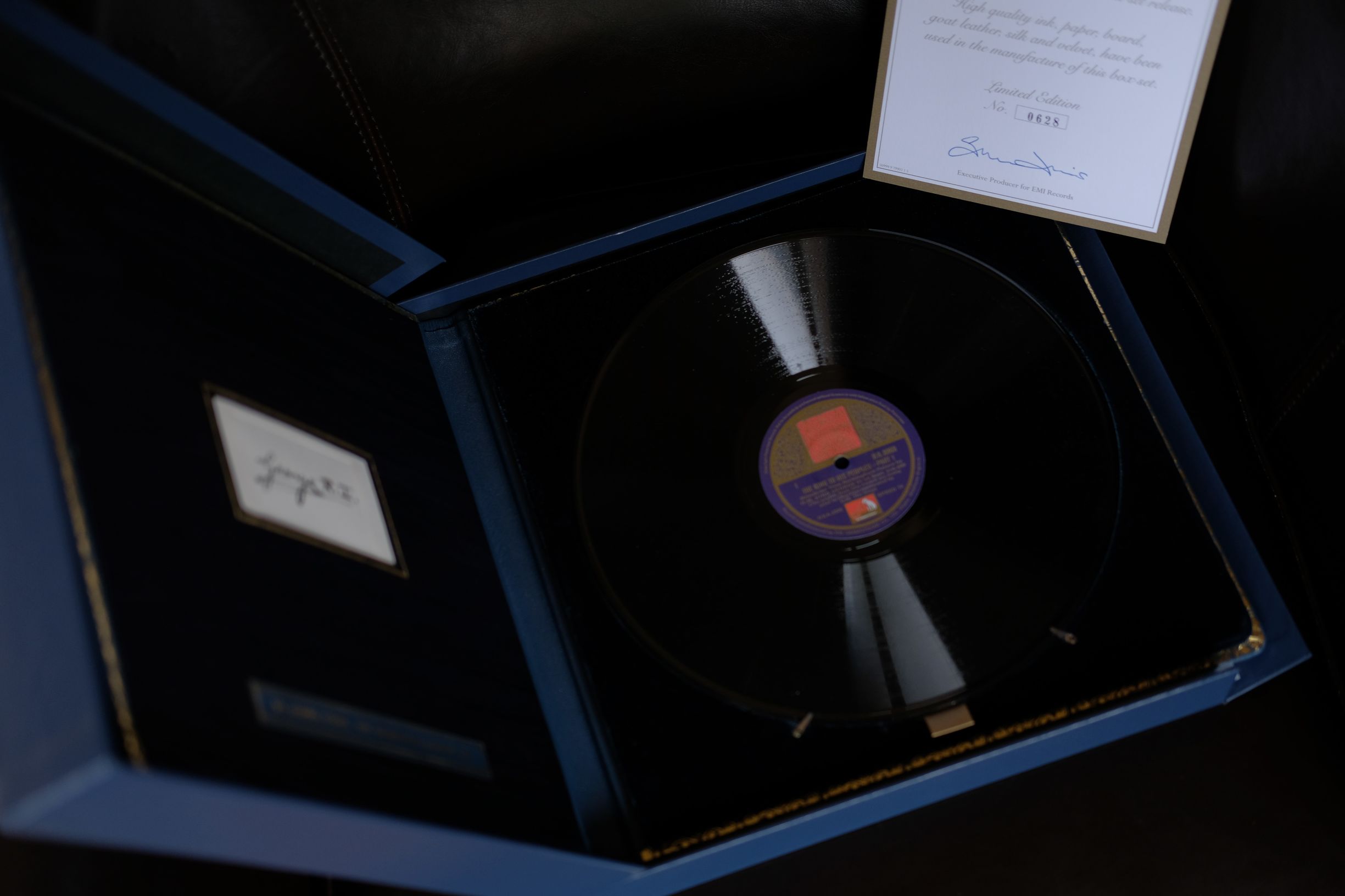 新西兰八年，逛唱片店、听黑胶，最后忍不住自己做了一张黑胶唱片