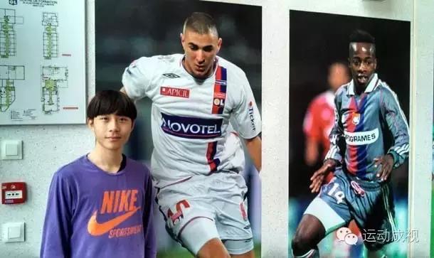 中国足球新星张修维惨遭前国脚粗野蹬踏！他的反应却是.....