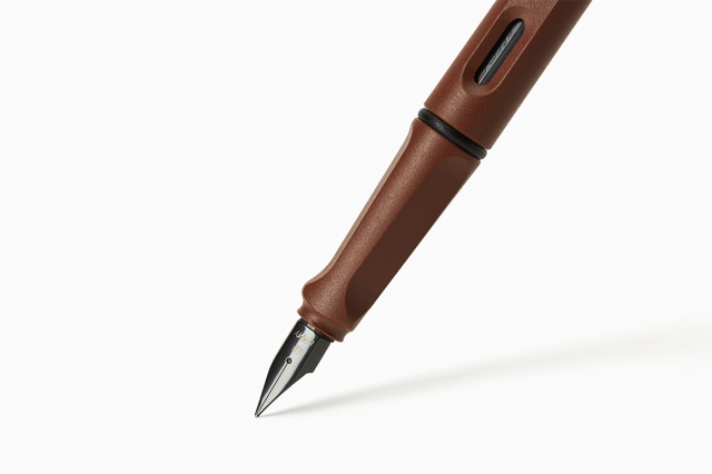 凌美布朗熊钢笔怎么装墨水,凌美钢笔布朗熊开箱