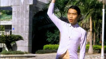 苑琼丹曾经是星爷的丑角专业户,星爷电影里的丑角面无表情