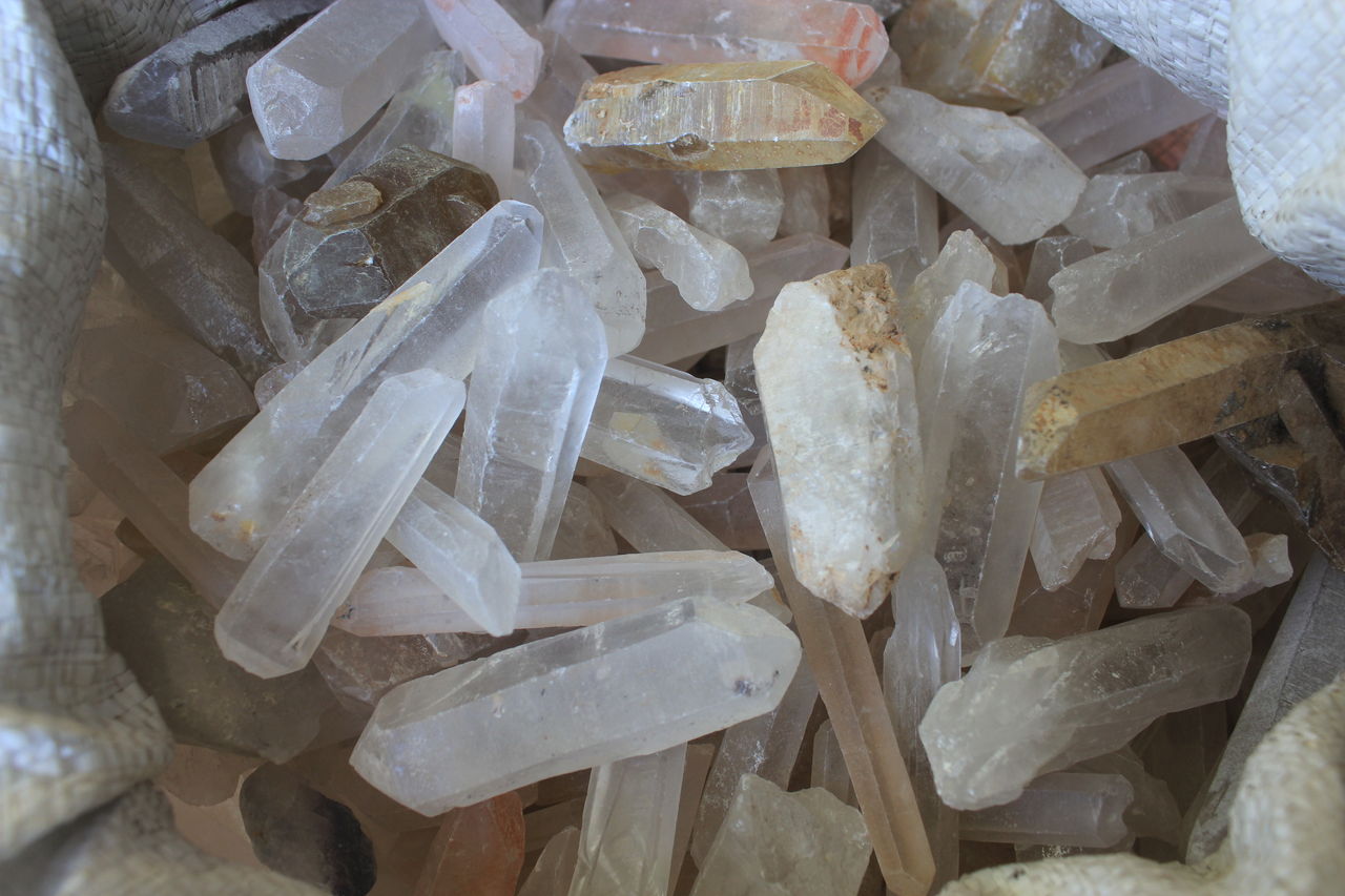 东海水晶哪个品种最好,白水晶和紫水晶哪个贵一些