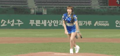 宇宙少女惊艳全场,宇宙少女秀彬开球