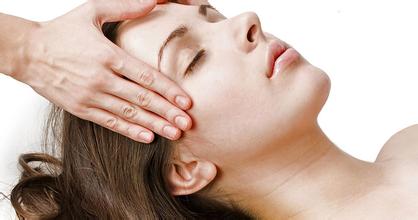 头发上出油用中药怎么治,头发爱出油脱发吃什么中成药调理