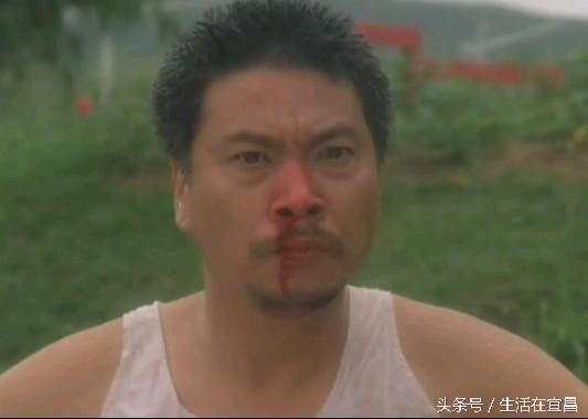 苑琼丹曾经是星爷的丑角专业户,星爷电影里的丑角面无表情