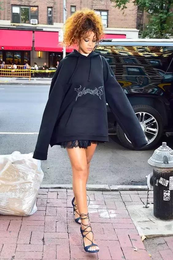 秋天卫衣要薄款的还是加绒,秋天卫衣穿厚的还是穿薄的