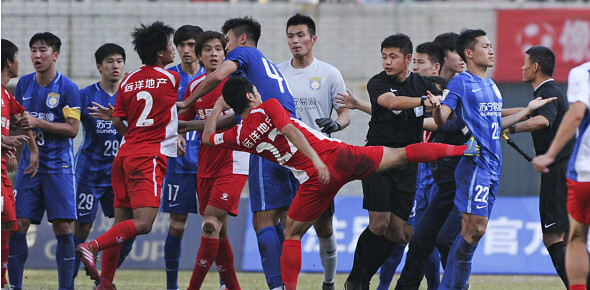 中国足球名场面观众对骂,中国足球名场面被球迷骂