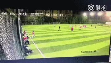 中国足球名场面观众对骂,中国足球名场面被球迷骂