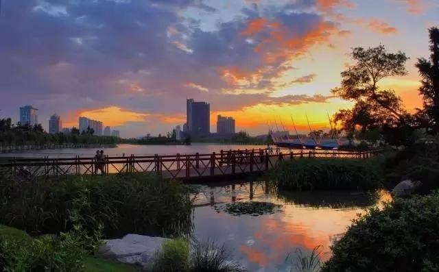 上海跟深圳综合实力对比,北京和上海综合实力对比