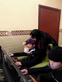 欧洲小孩训练足球,欧洲小孩玩足球